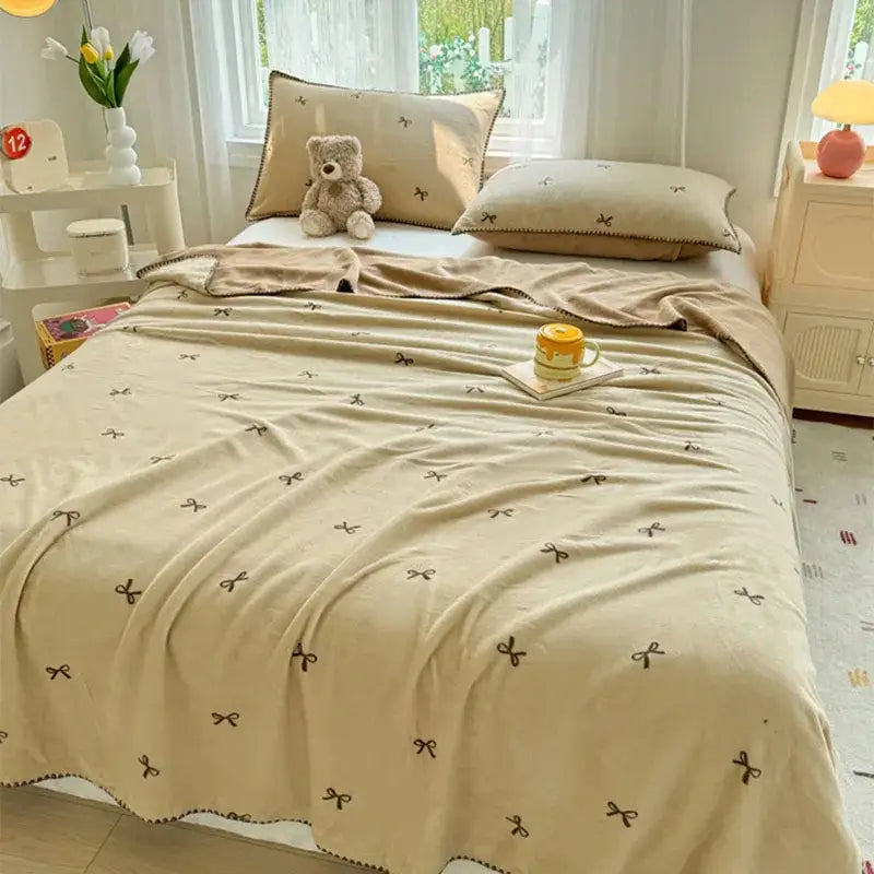 Beige Scalloped Fleece Blanket