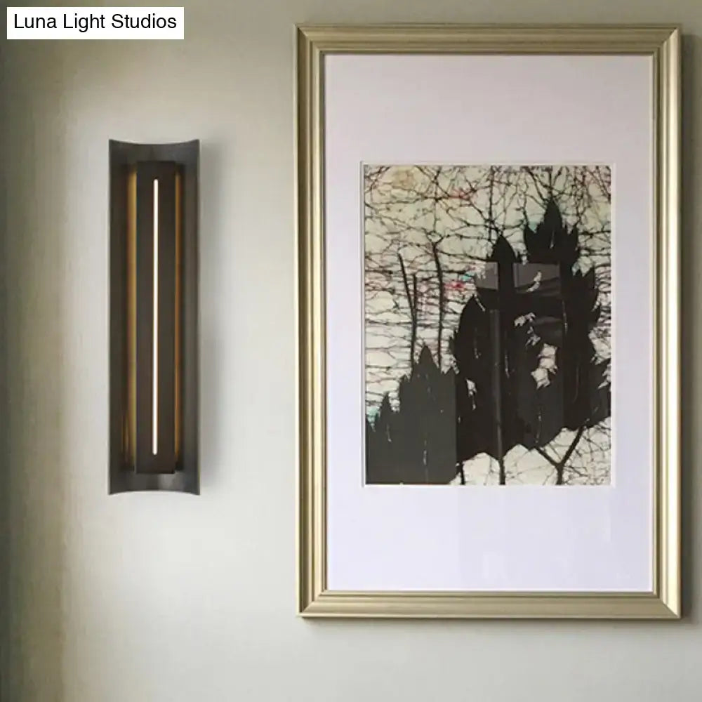 Black Metal Shade Wall Lamp