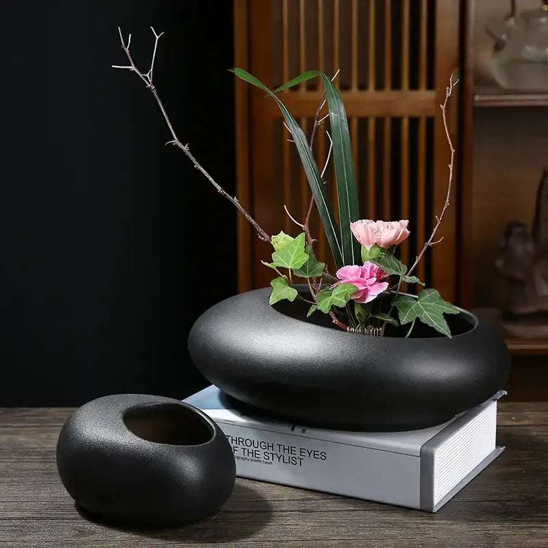 Black Ceramic Flowerpot Vase