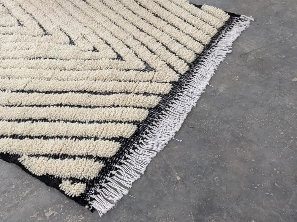 Cream Black Zigzag Rug