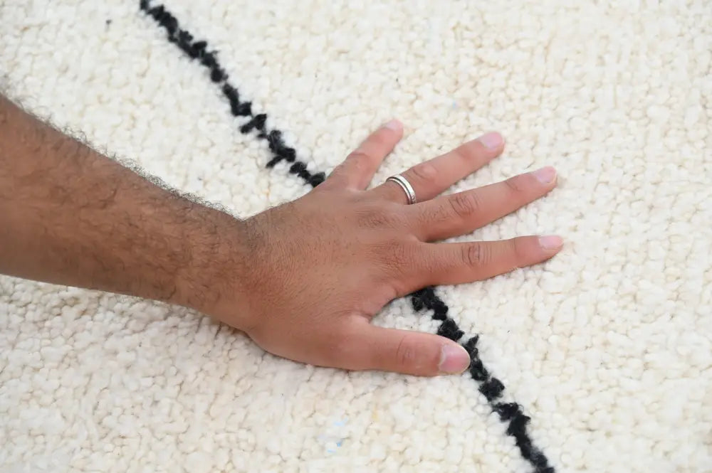 Superior Handcrafted Cream Black Wool Rug