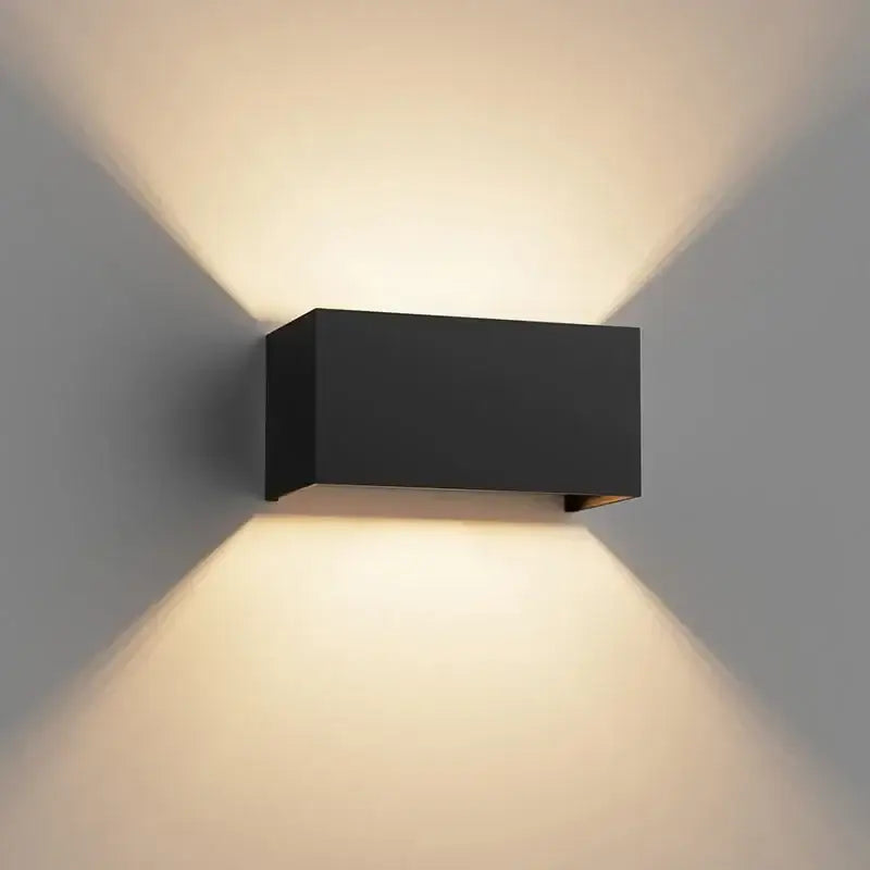 Black Aluminum Wall Lamp