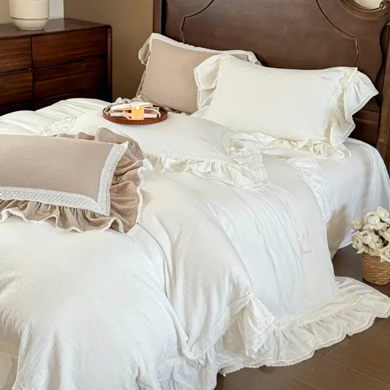 White Crinkle Yarn Bedding