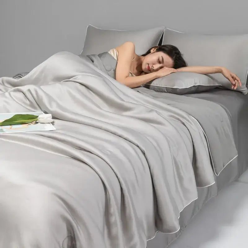 Green Ice Silk Quilt Set