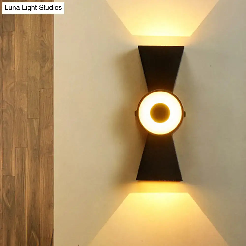 Black Metal Minimalist Wall Sconce