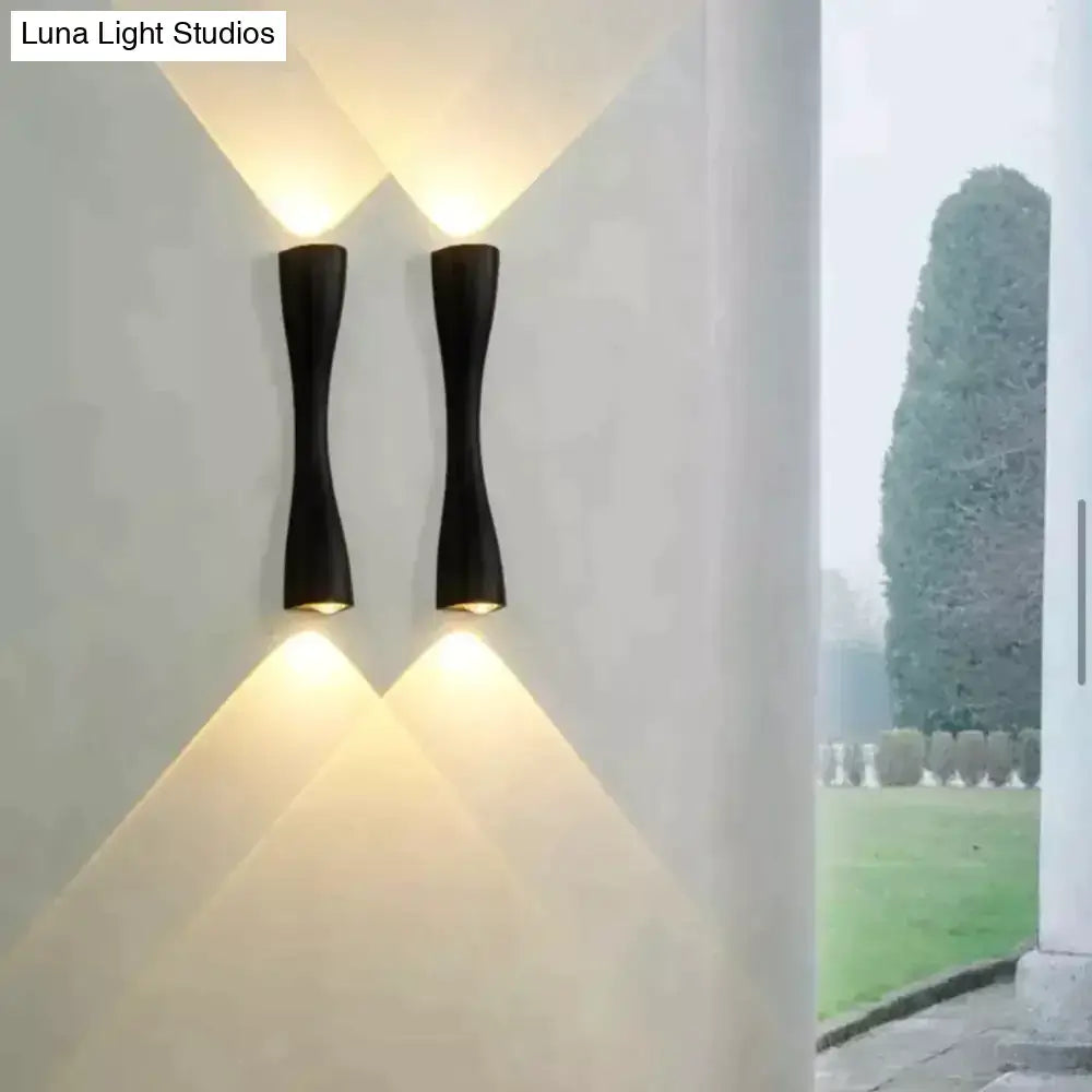 Black Curved IP65 Outdoor Wall Sconce