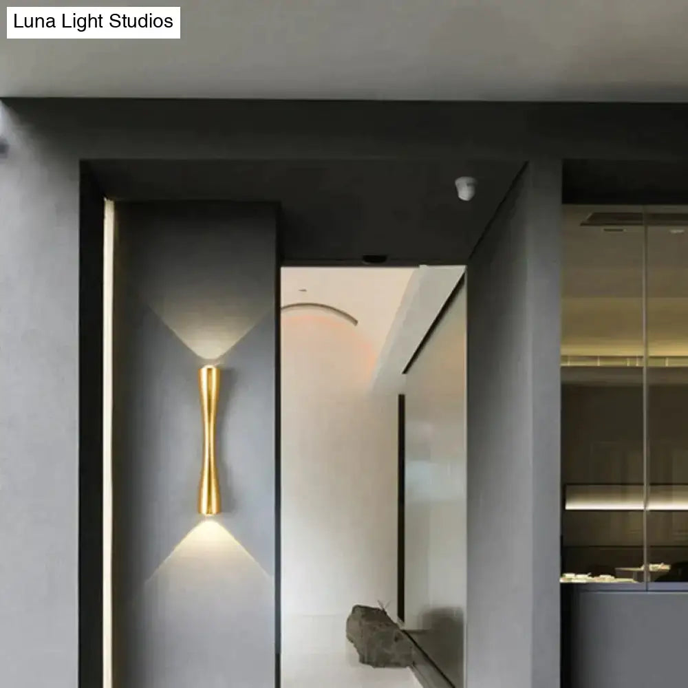 Black Curved IP65 Outdoor Wall Sconce