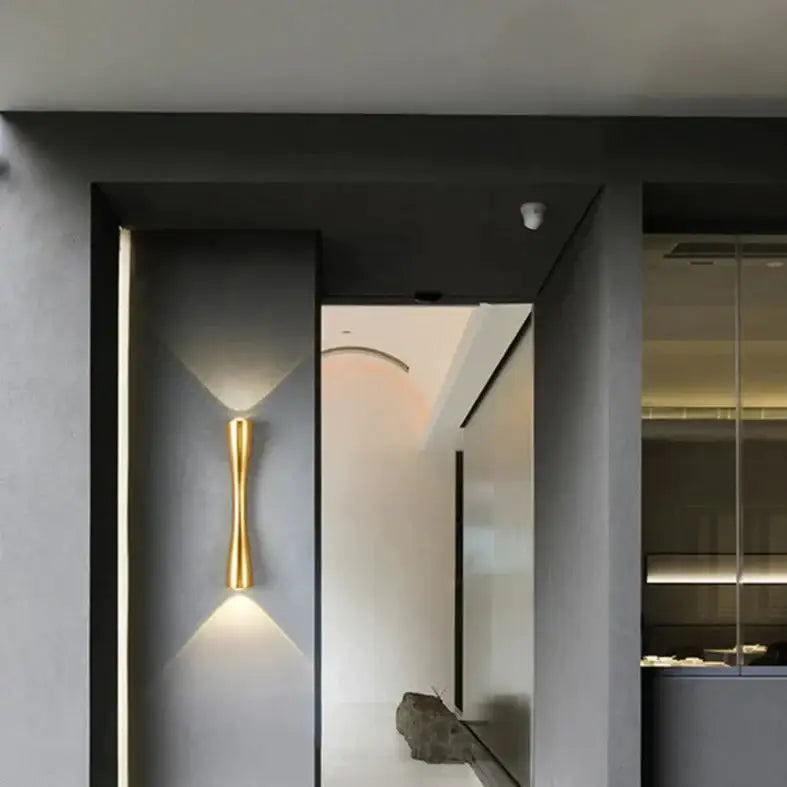Black Curved IP65 Outdoor Wall Sconce