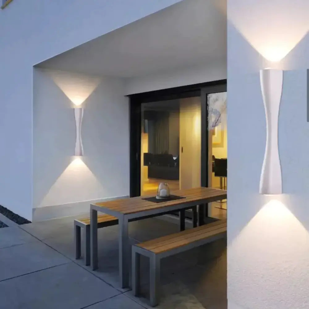 Black Curved IP65 Outdoor Wall Sconce