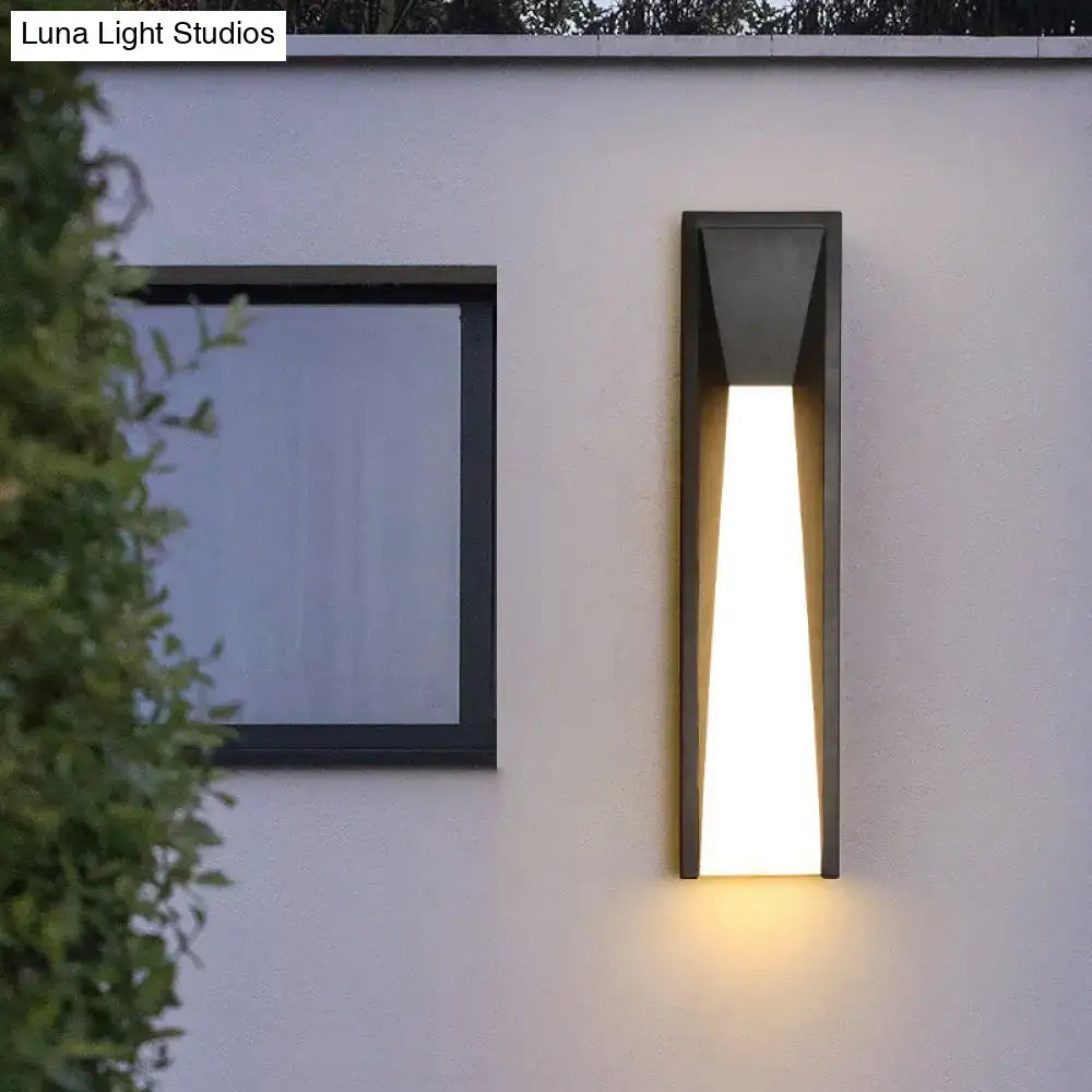 Black Industrial Courtyard 25-Inch Sconce