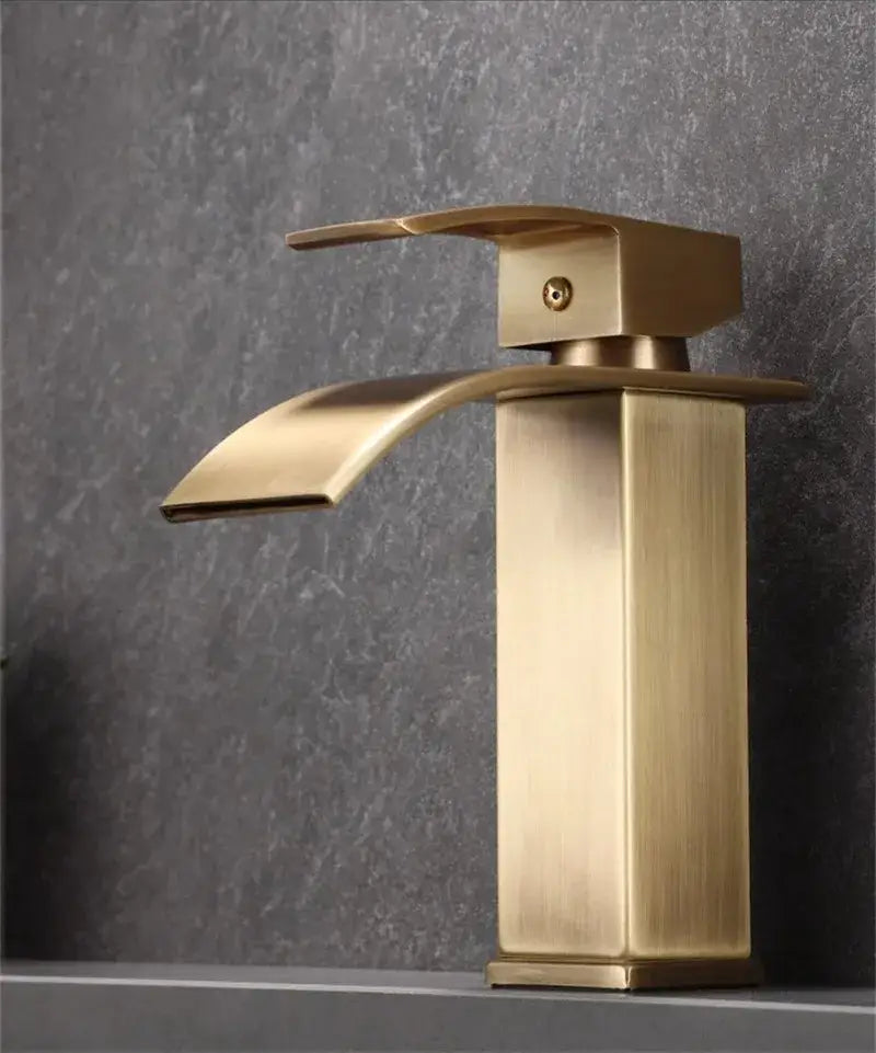 Antique Bronze Single-Handle Basin Faucet