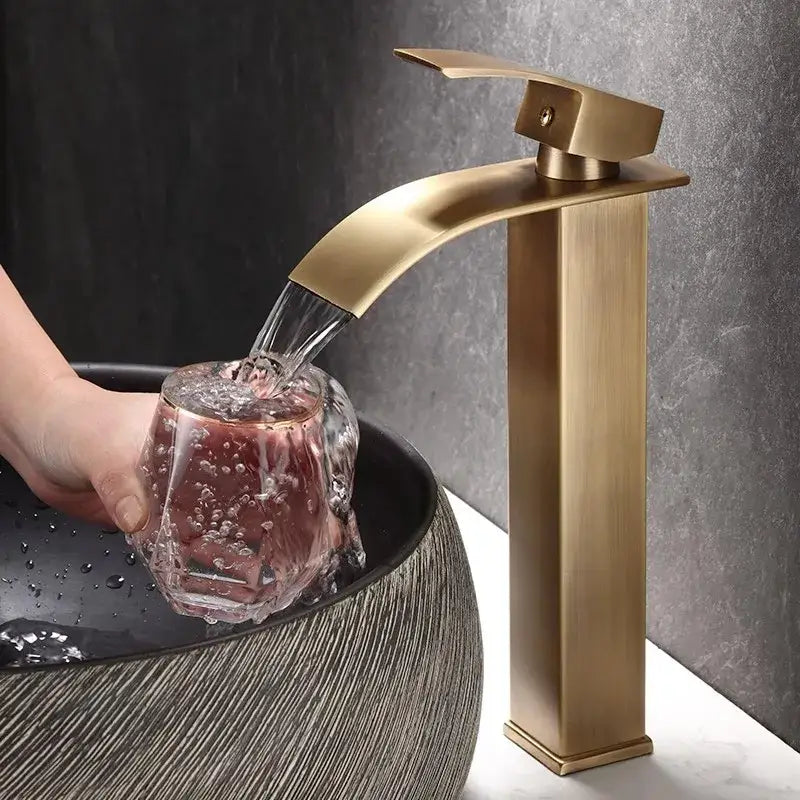 Antique Bronze Single-Handle Basin Faucet