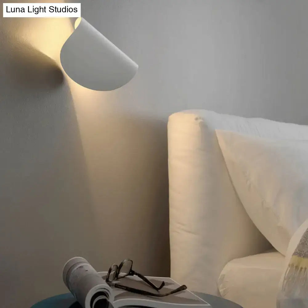 Gold Metal Compact Wall Sconce