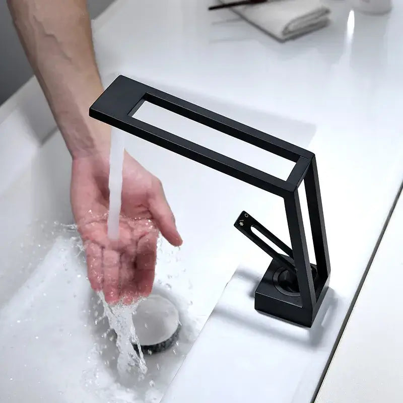 Matte Black Basin Faucet Single-Handle Deck Mount