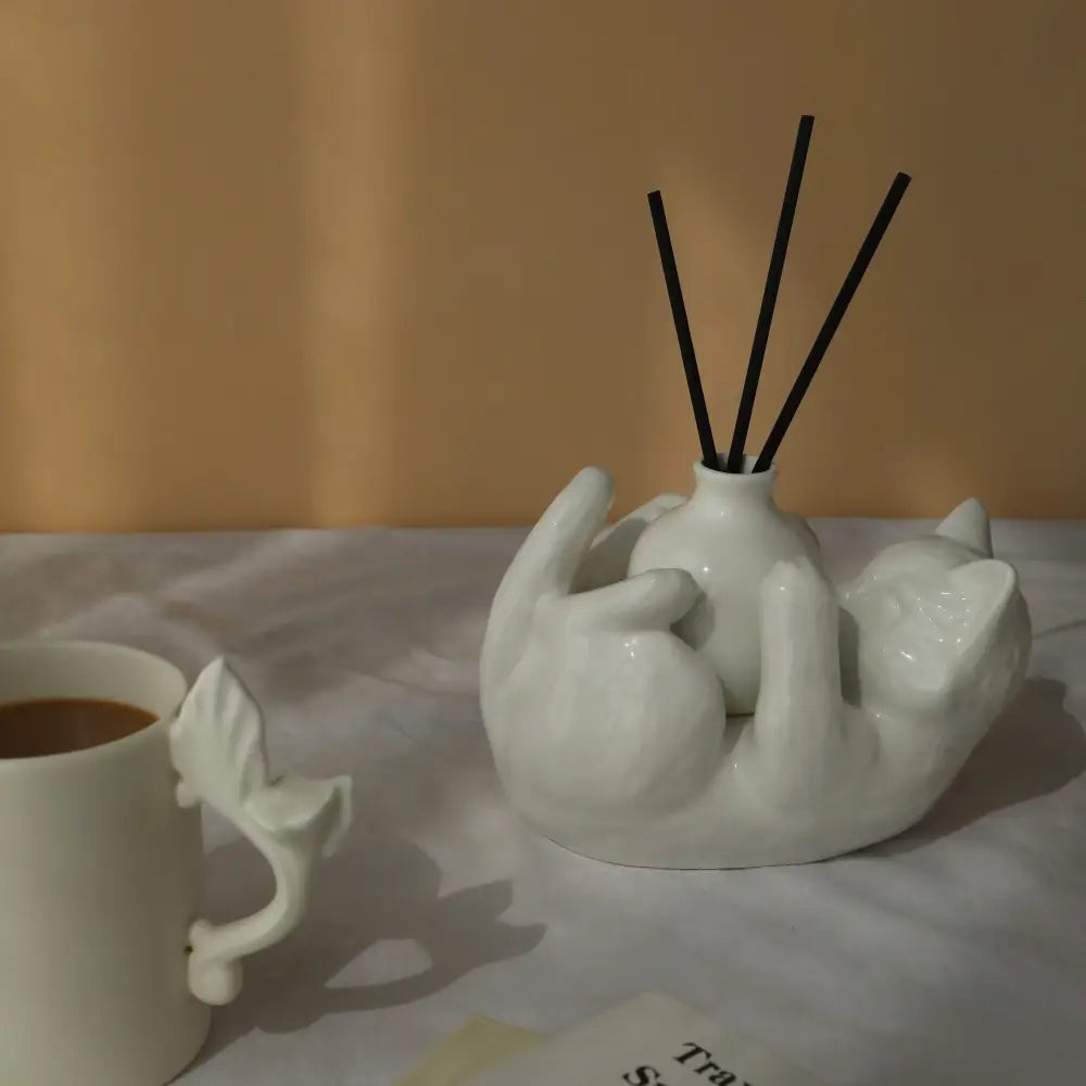 White Ceramic Cat Vase Aromatherapy Base
