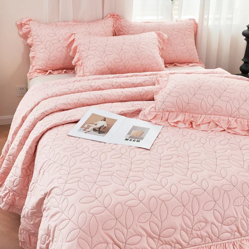 Lace Ruffle Quilt Set