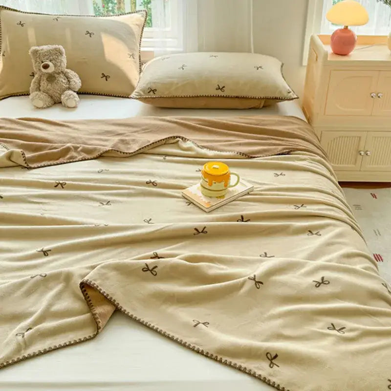 Beige Scalloped Fleece Blanket