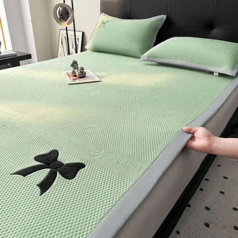 Green Knot Cool Mat Set