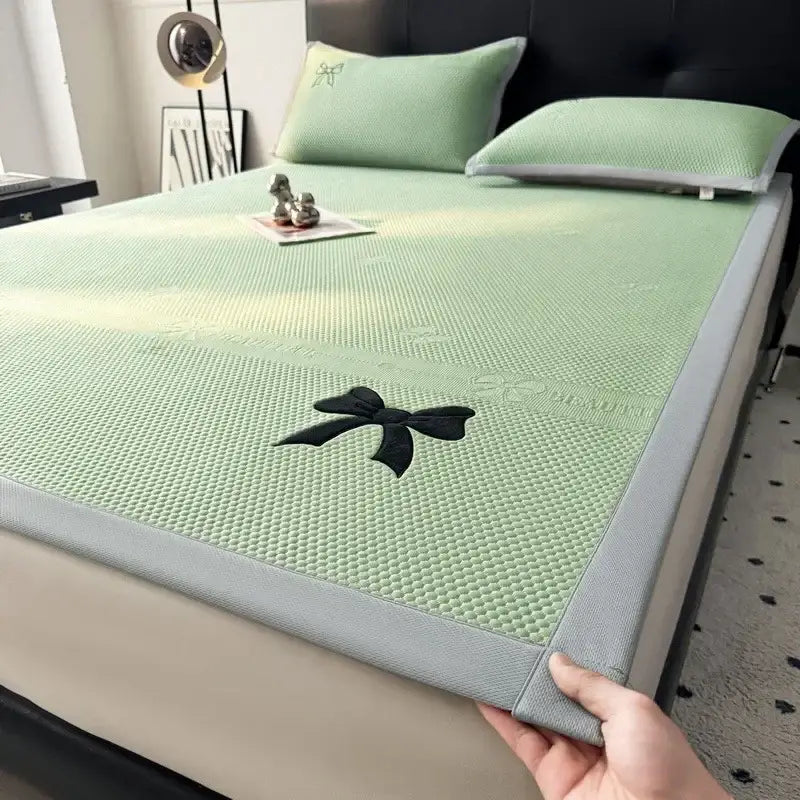 Green Knot Cool Mat Set
