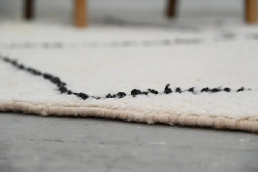 Superior Handcrafted Cream Black Wool Rug