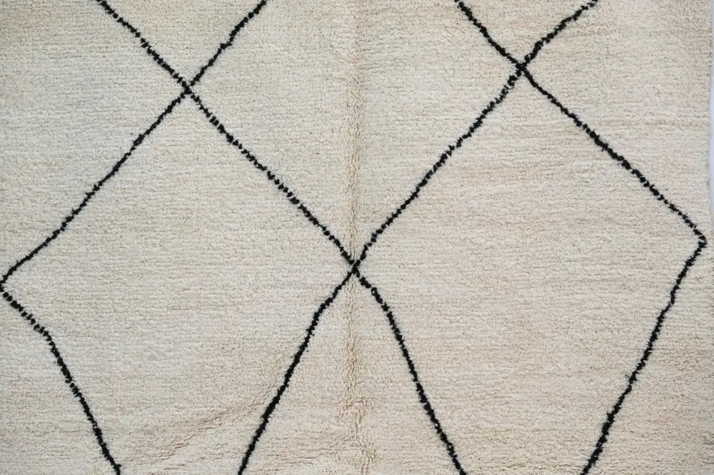 Superior Handcrafted Cream Black Wool Rug