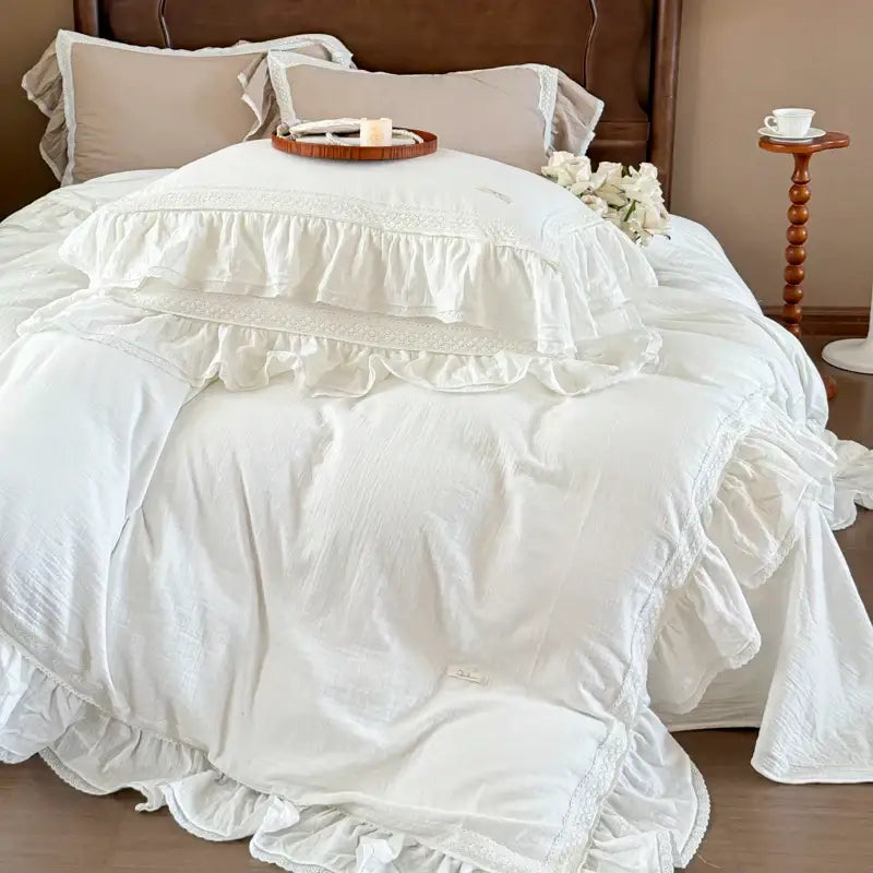 White Crinkle Yarn Bedding