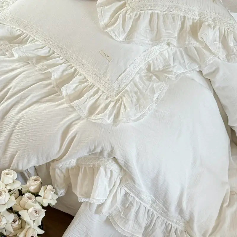 White Crinkle Yarn Bedding