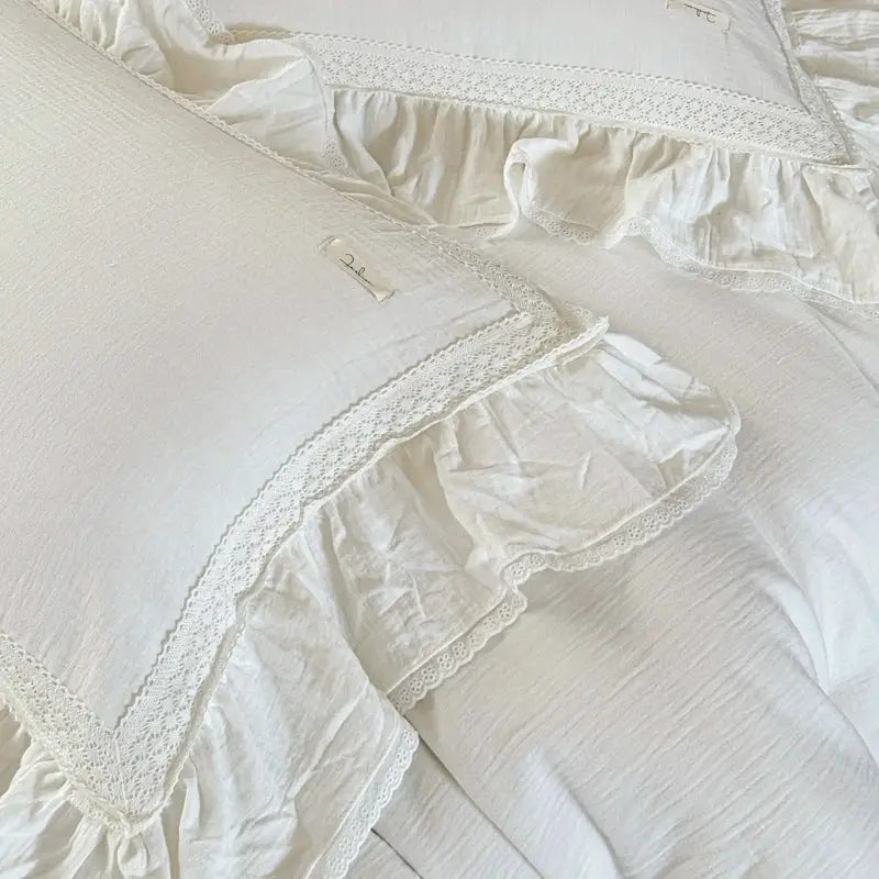 White Crinkle Yarn Bedding