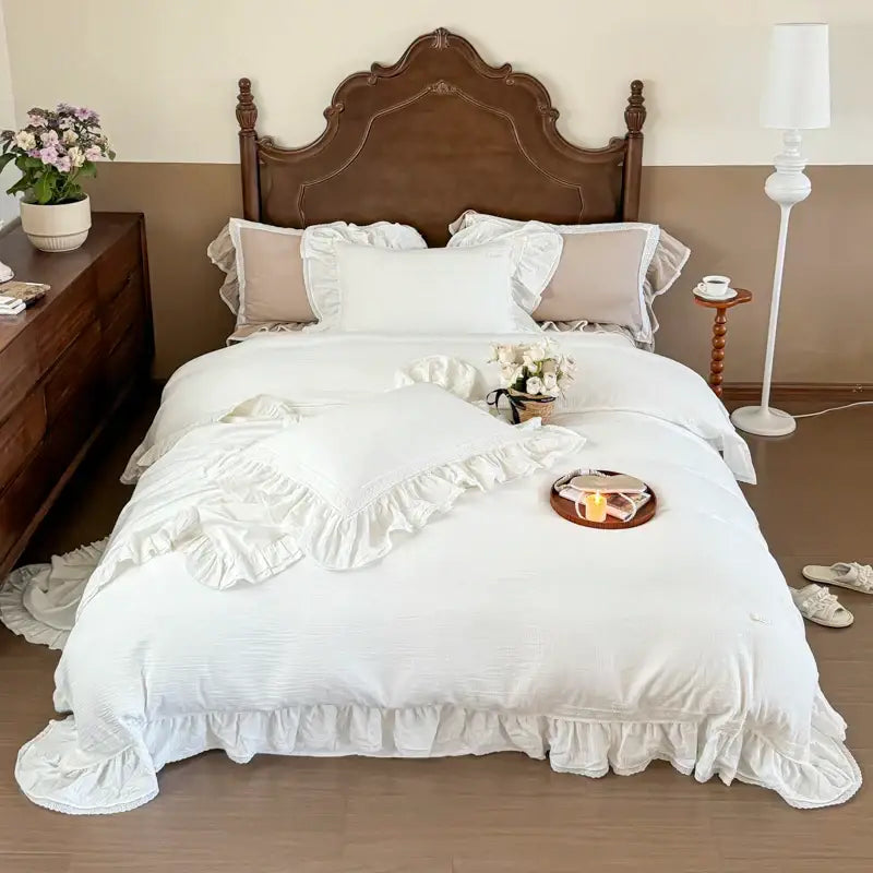 White Crinkle Yarn Bedding