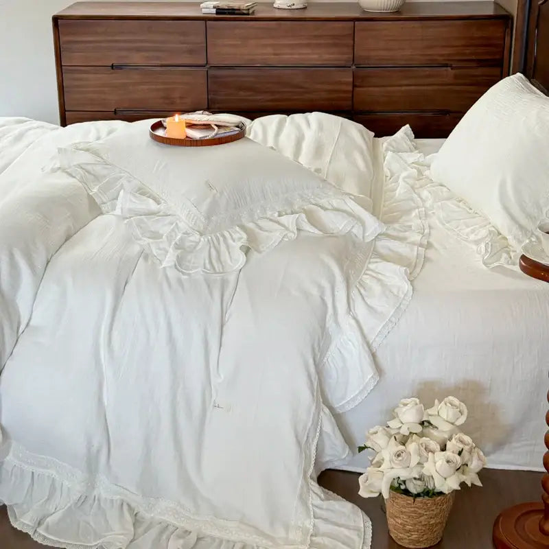 White Crinkle Yarn Bedding