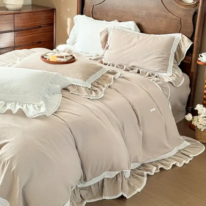 White Crinkle Yarn Bedding