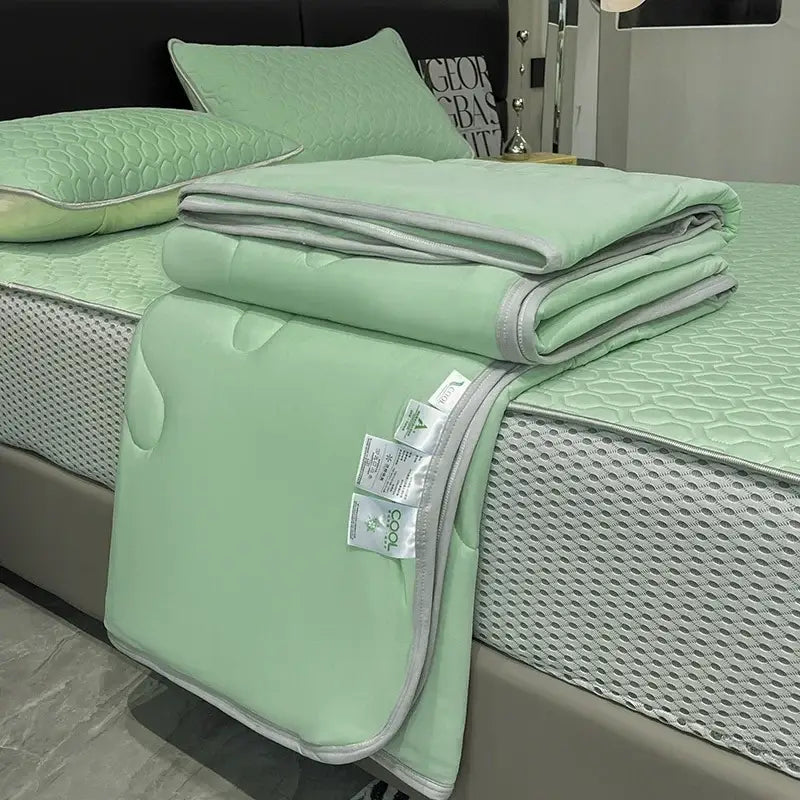 Ice Silk Quilt Set