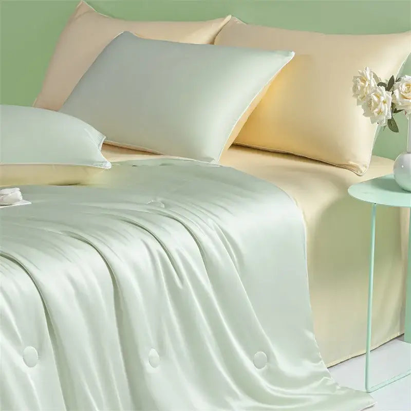 Green Ice Silk Quilt Set