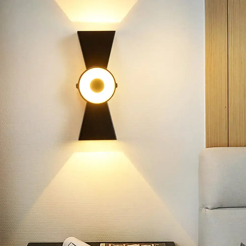 Black Metal Minimalist Wall Sconce