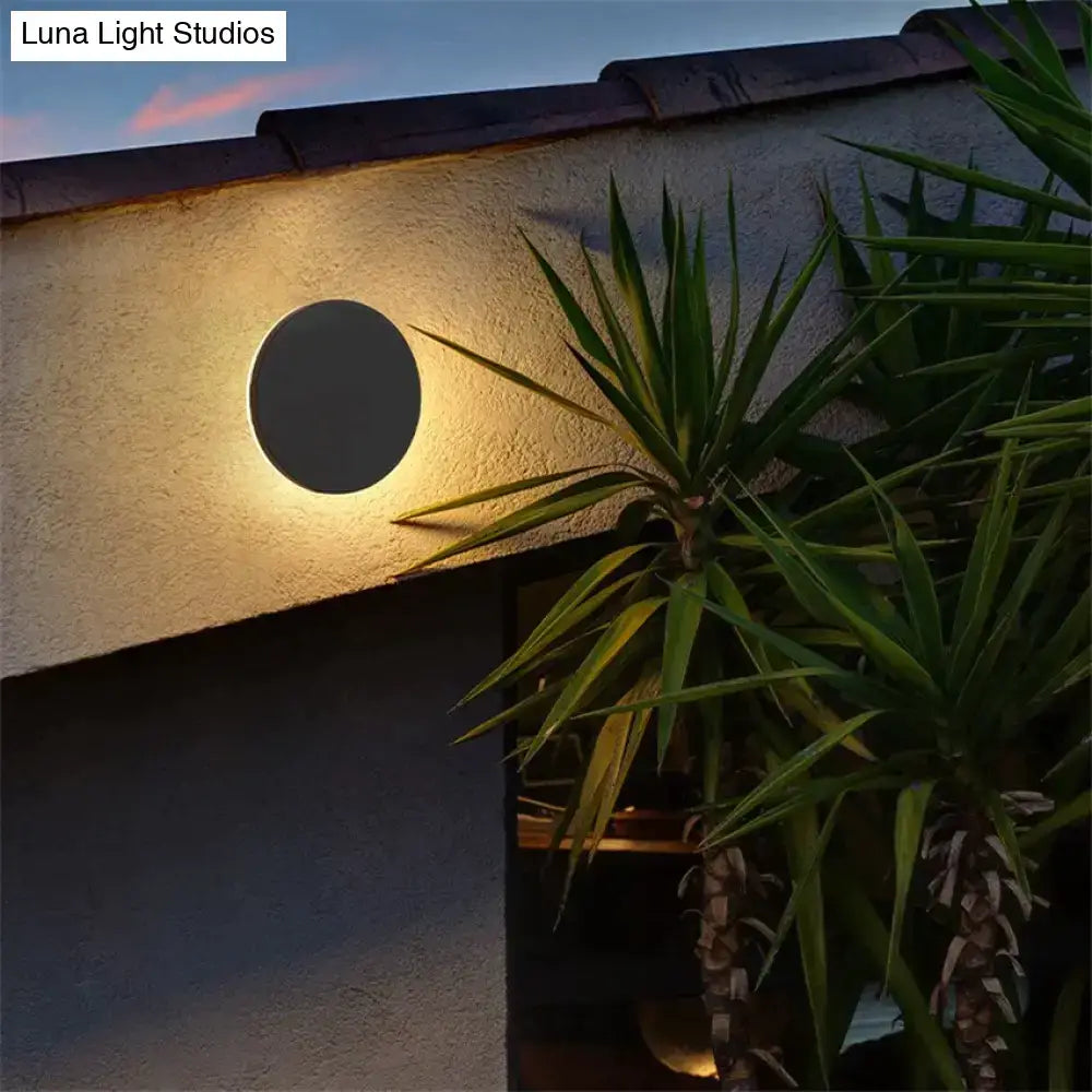 Black Round Outdoor Lamp