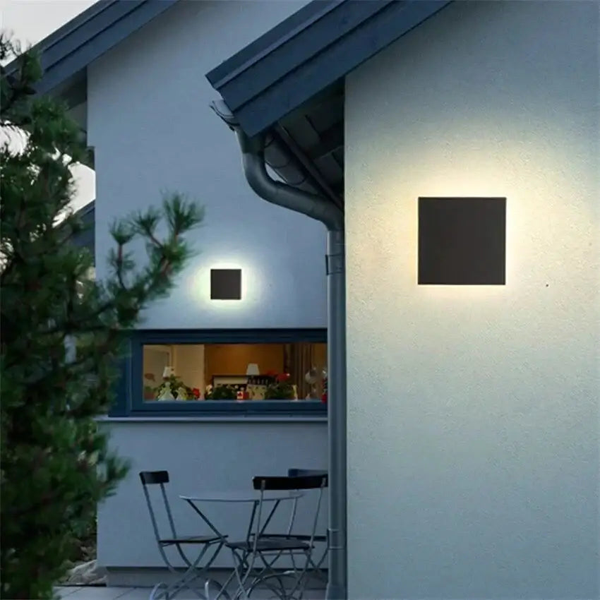 Black Round Outdoor Lamp