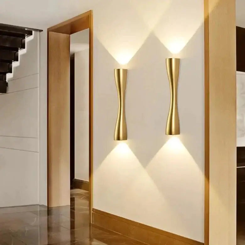 Black Curved IP65 Outdoor Wall Sconce
