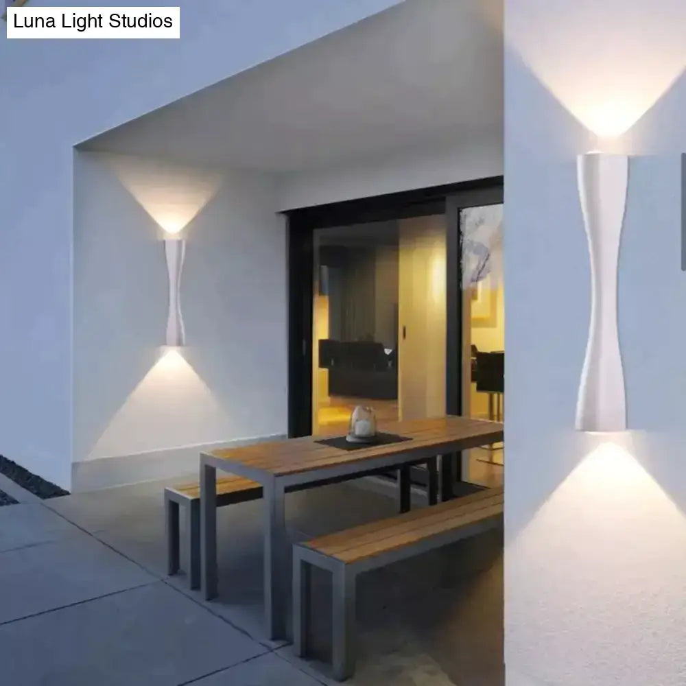 Black Curved IP65 Outdoor Wall Sconce