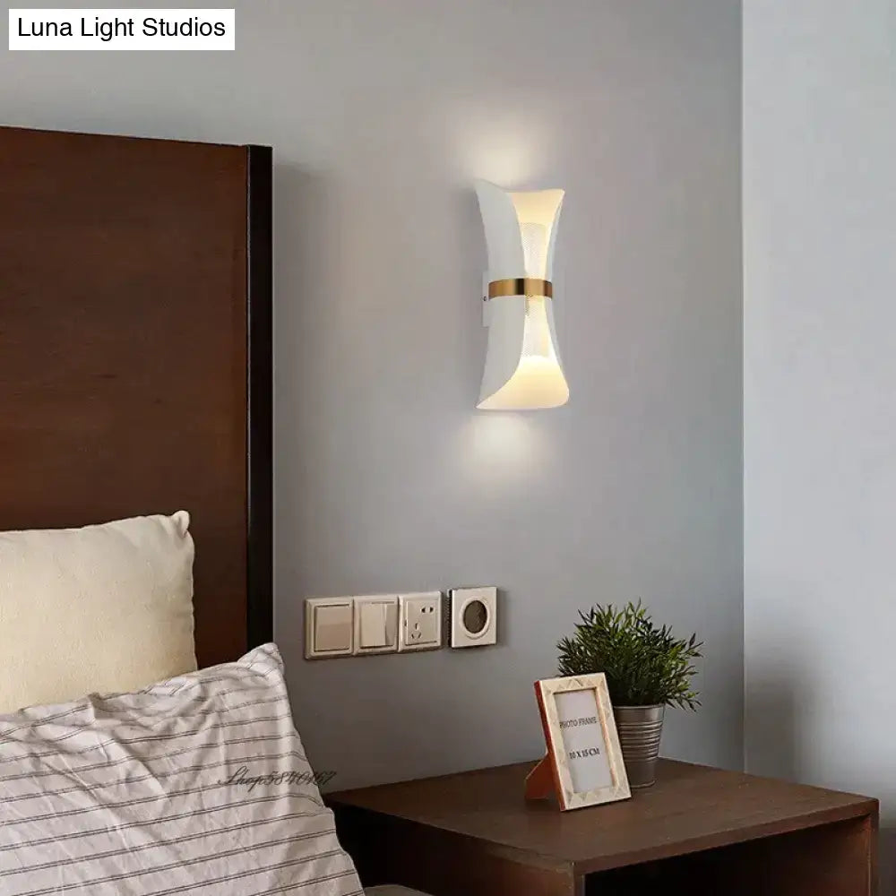 Black Gold Sleek Bedroom Wall Lamp