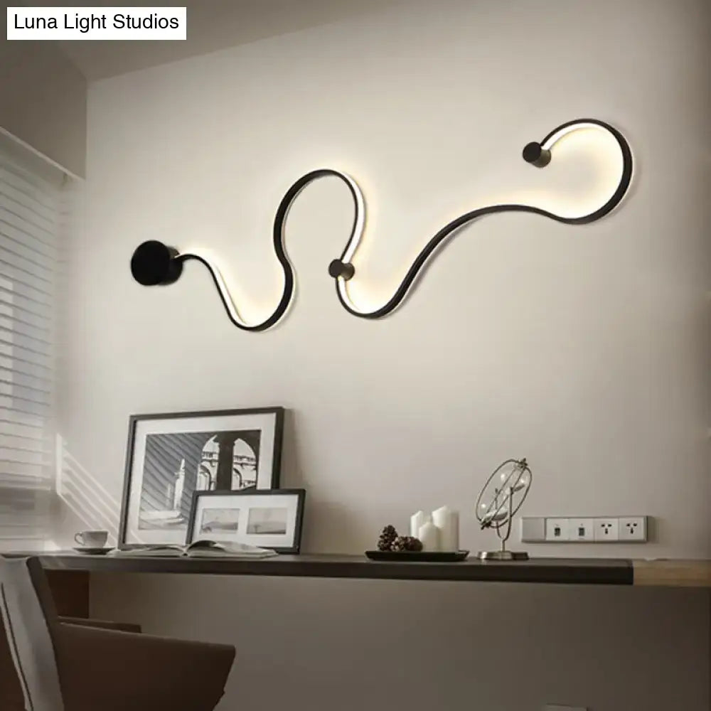 Black Modern Snake-Arm Wall Lamp