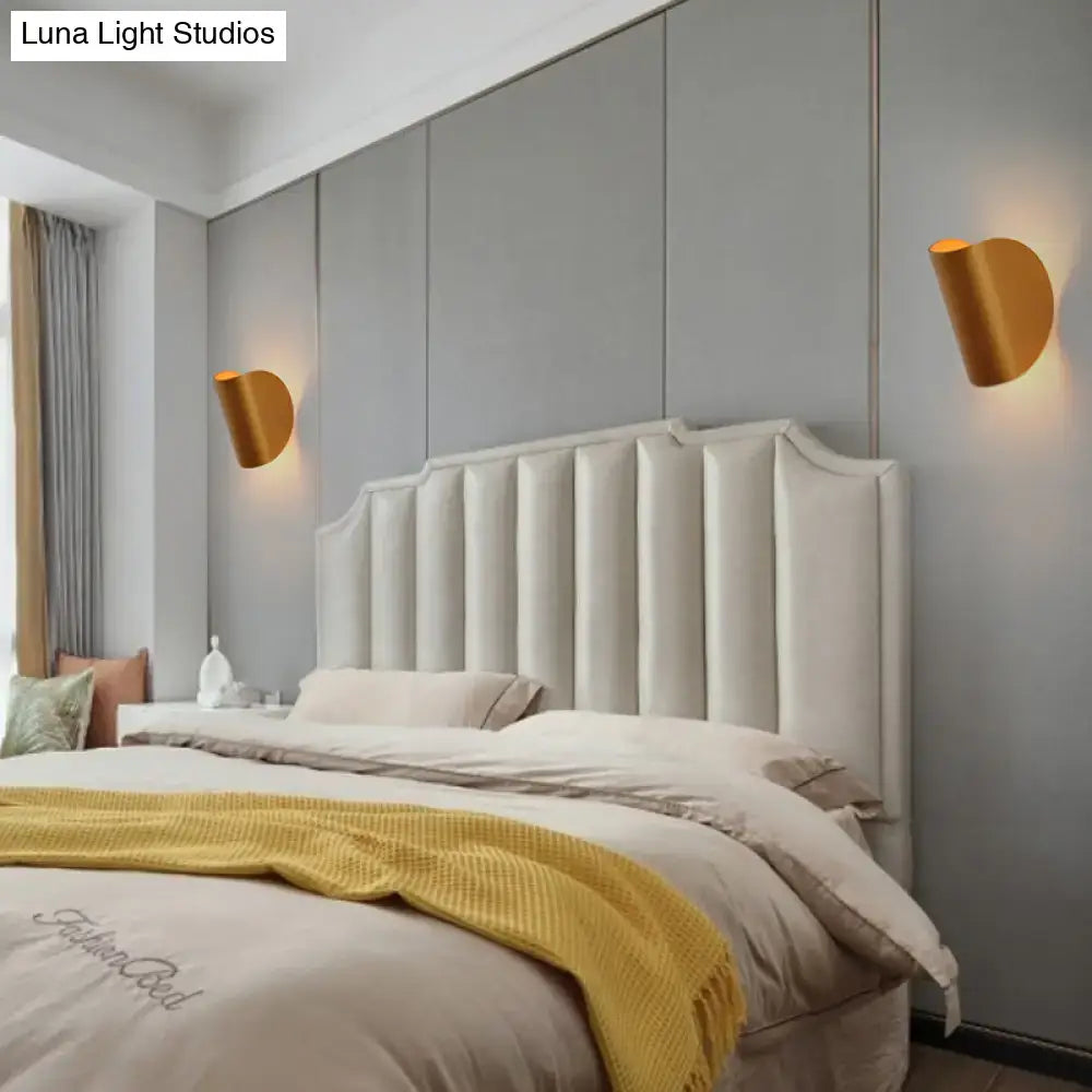 Gold Metal Compact Wall Sconce
