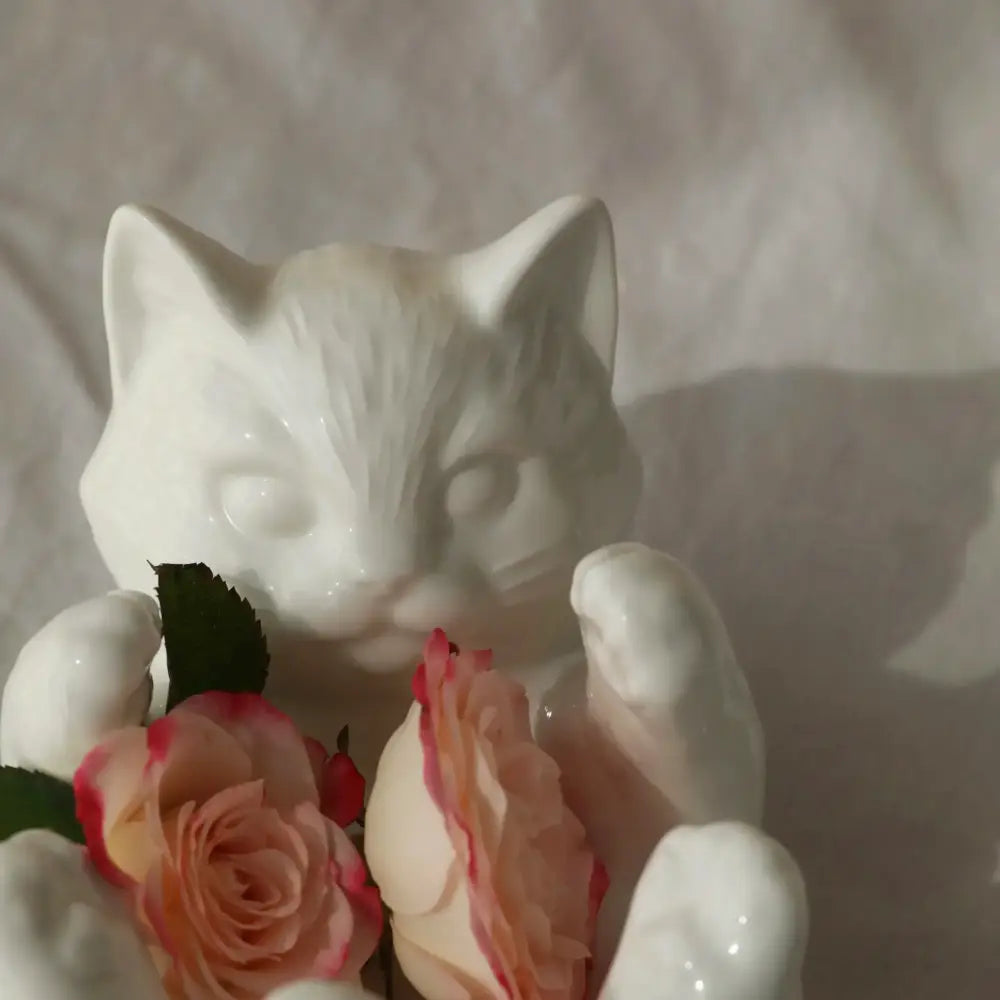 White Ceramic Cat Vase Aromatherapy Base