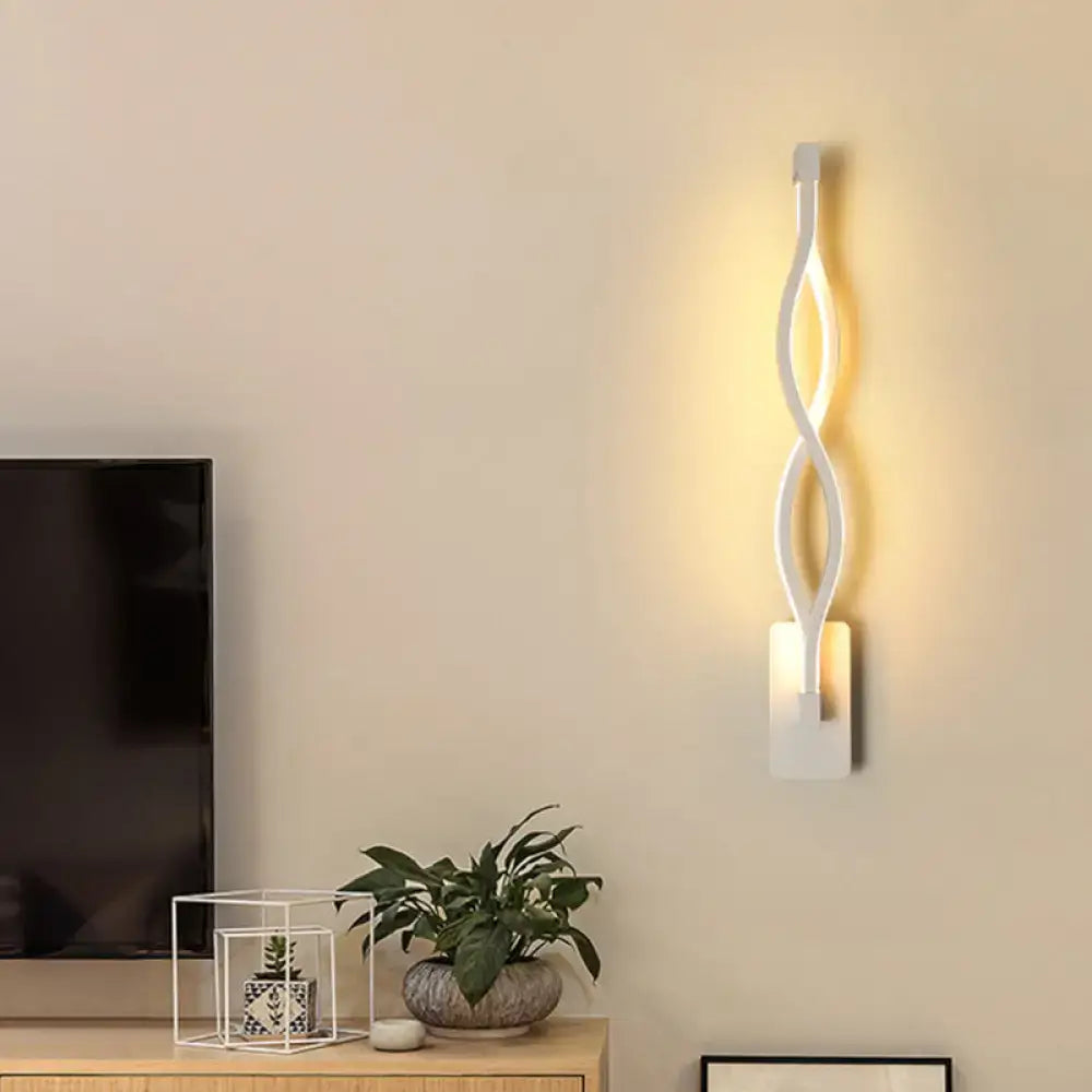 White Geometric Twisted Wall Lamp