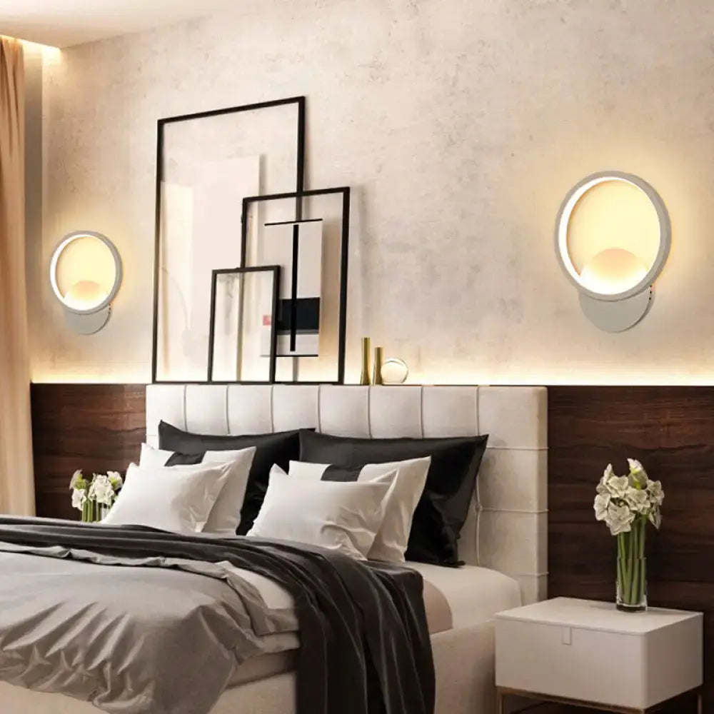 White Geometric Twisted Wall Lamp