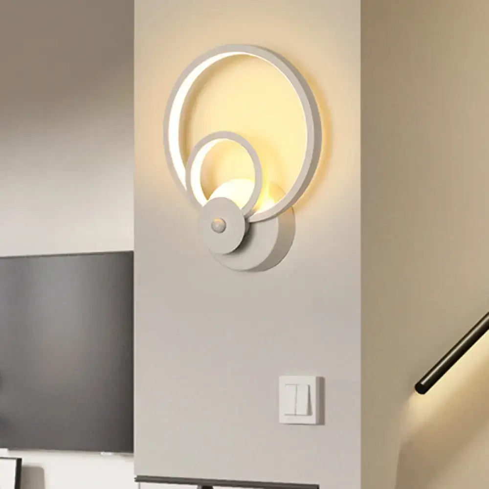 White Geometric Twisted Wall Lamp