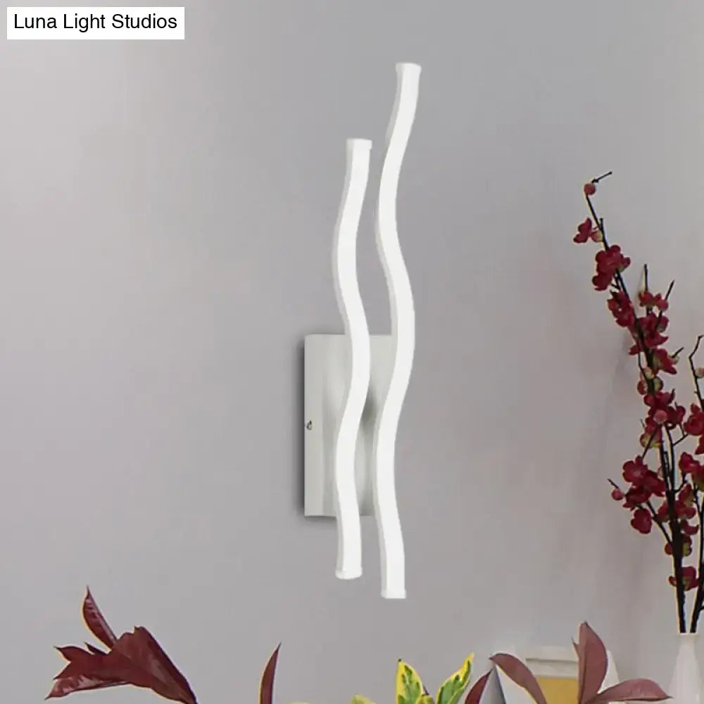 White Waving Wall Lamp
