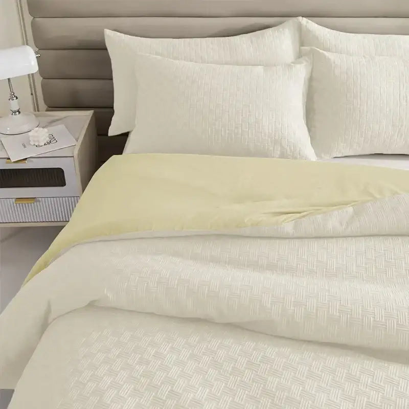 Cream Yellow Quilt Set